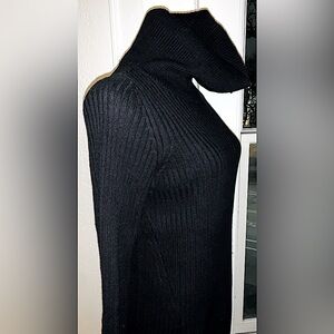 Elegant Ribbed Fitted Black Turtleneck
Med